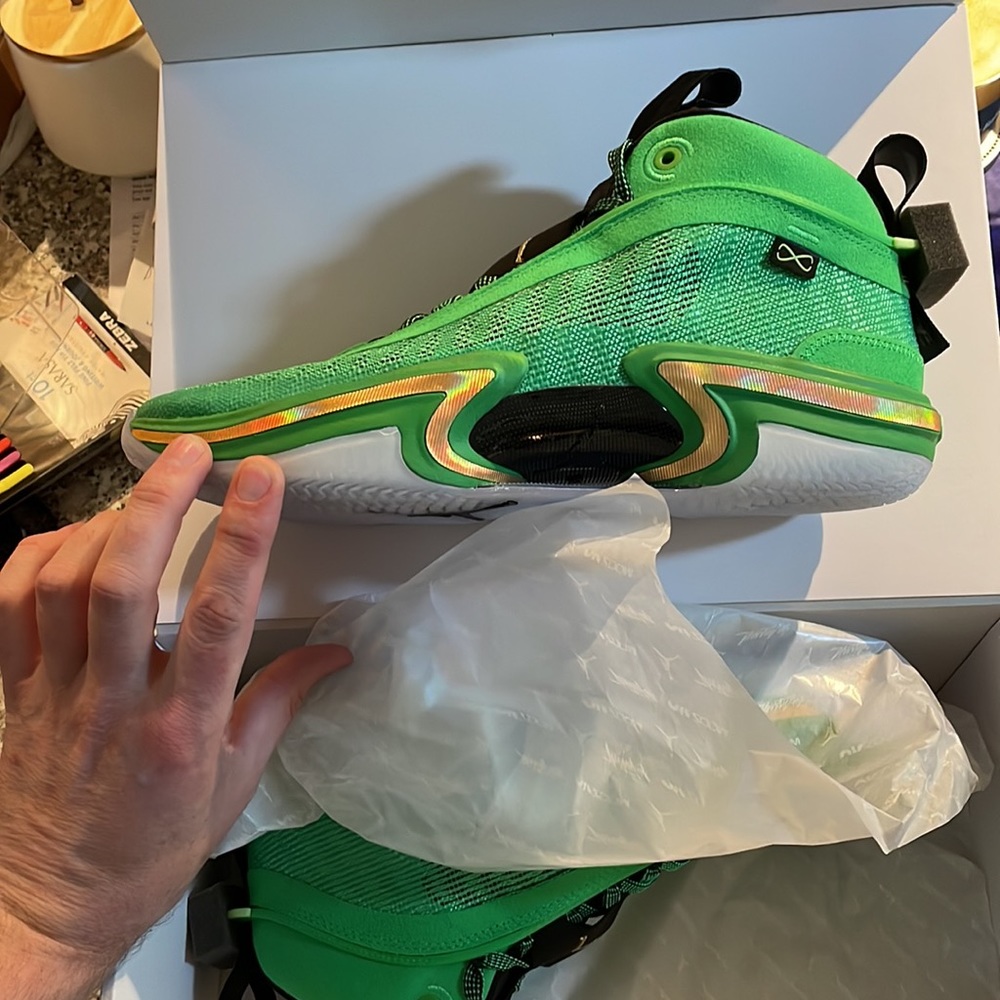 JORDAN 36GREEN SPARK/METALLIC GOLD 10.5 sneaker is gorgeous - box best box ever